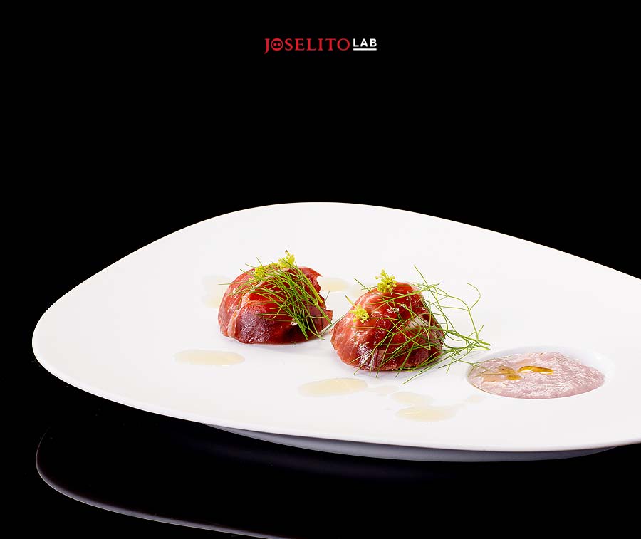 Ravioli de jamón Joselito, burrata y cebolla con hinojo