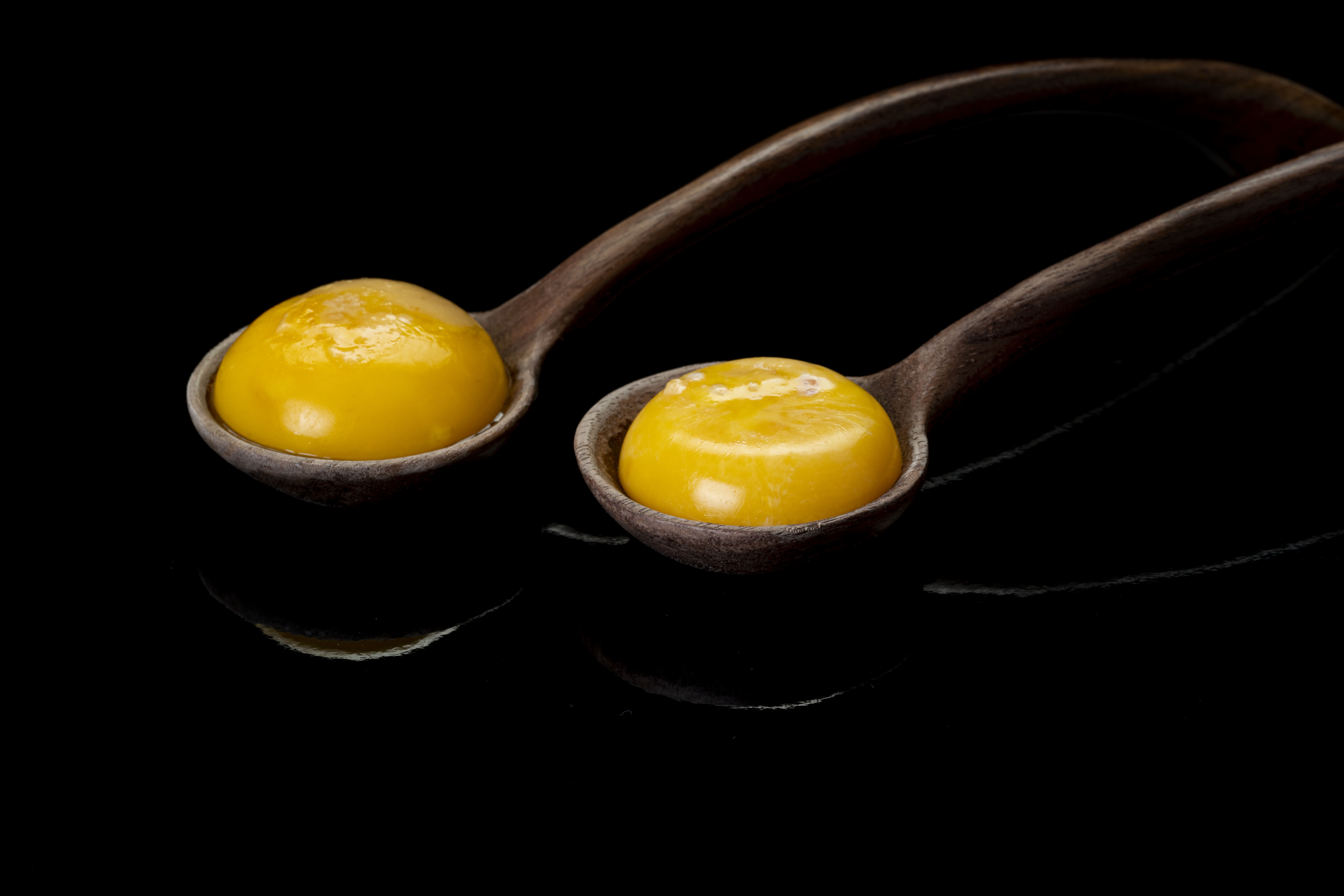 Huevo trufado, esencia de grasa Joselito y Papada Joselito