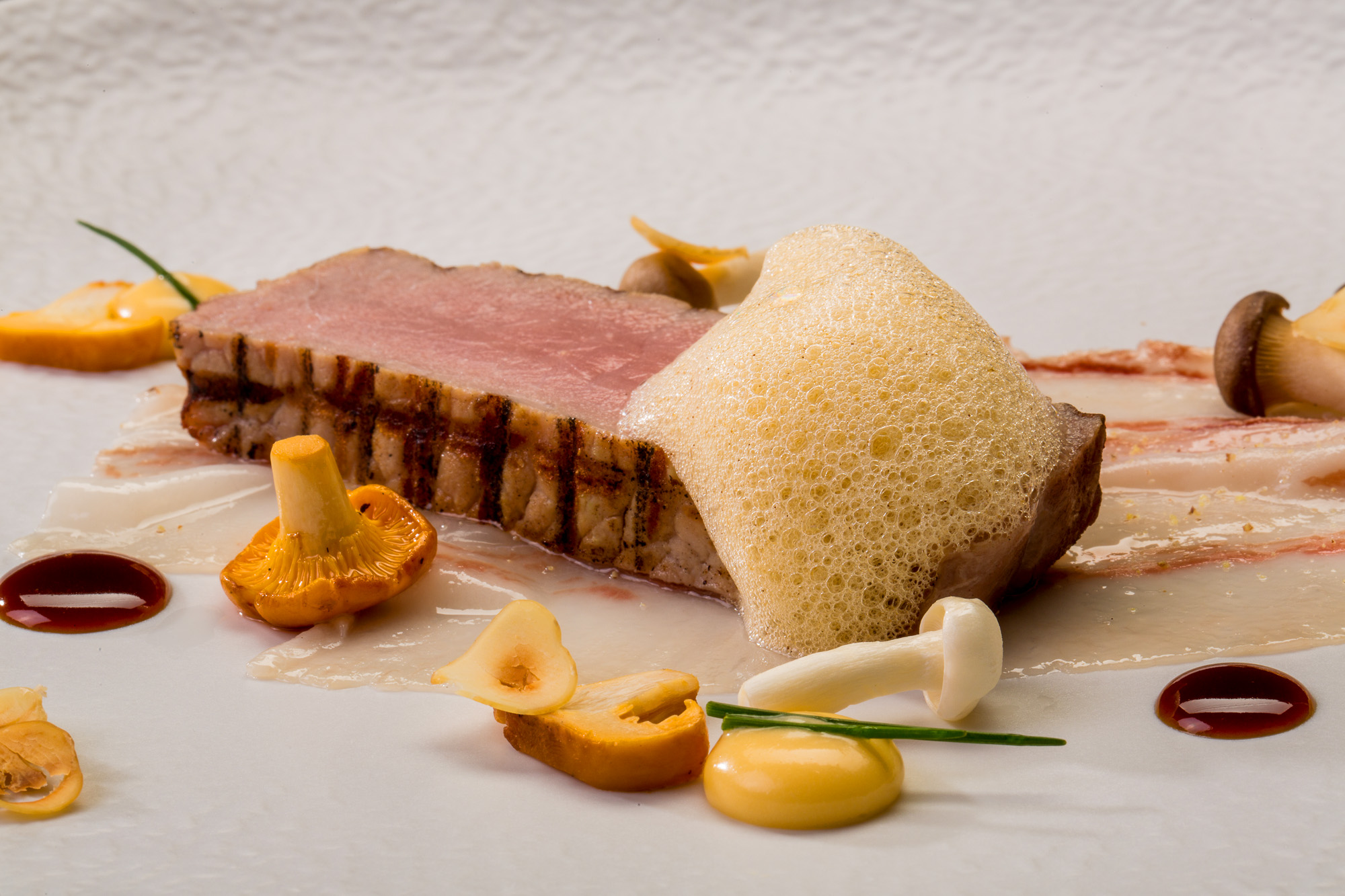 Escalope Joselito y panceta con setas de calabaza