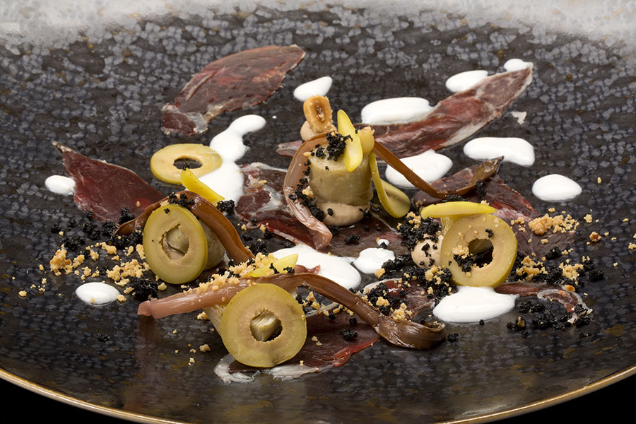 Jamón Joselito con Aceitunas, Yogur salado y Avellanas