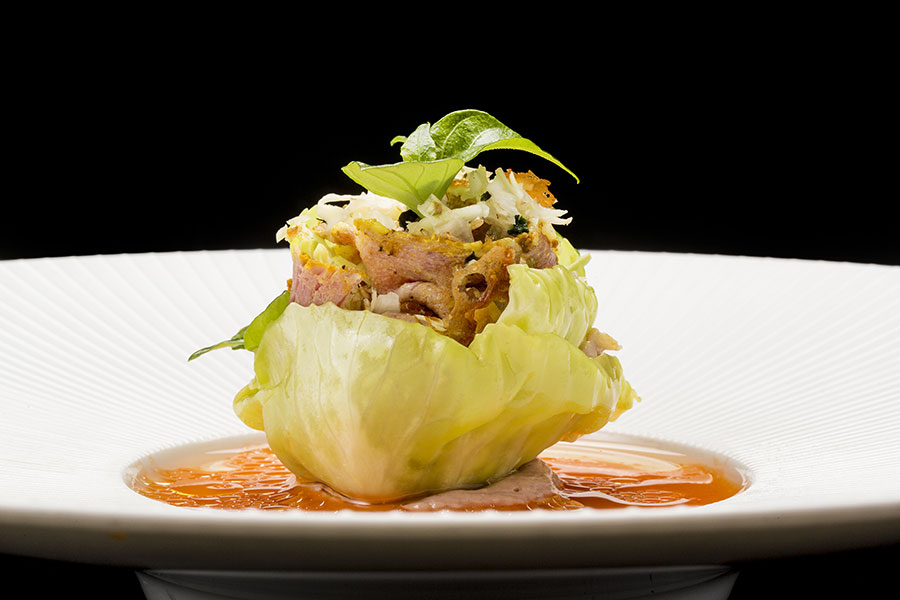 Repollo con Jamón Joselito, Zanahoria y Magnolia