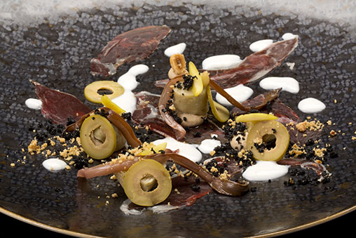Jamón Joselito con Aceitunas, Yogur salado y Avellanas