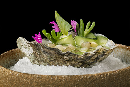 Ostras "Gin & Jonnie" con Lardo Joselito