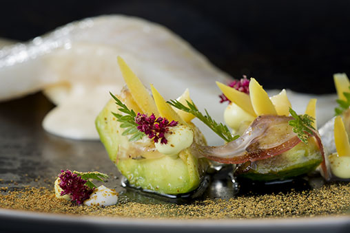 Lenguado con panceta Joselito, Baya de Enebro y Aguacate Asado