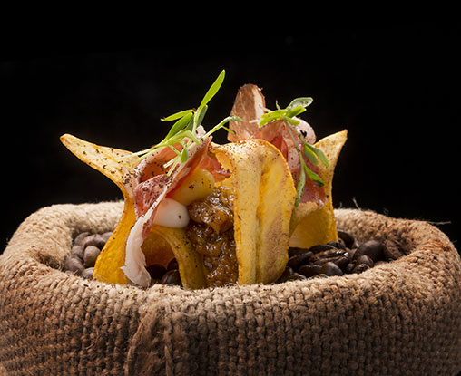 Chips de Plátano con Jamón Joselito, Café y Berenjena