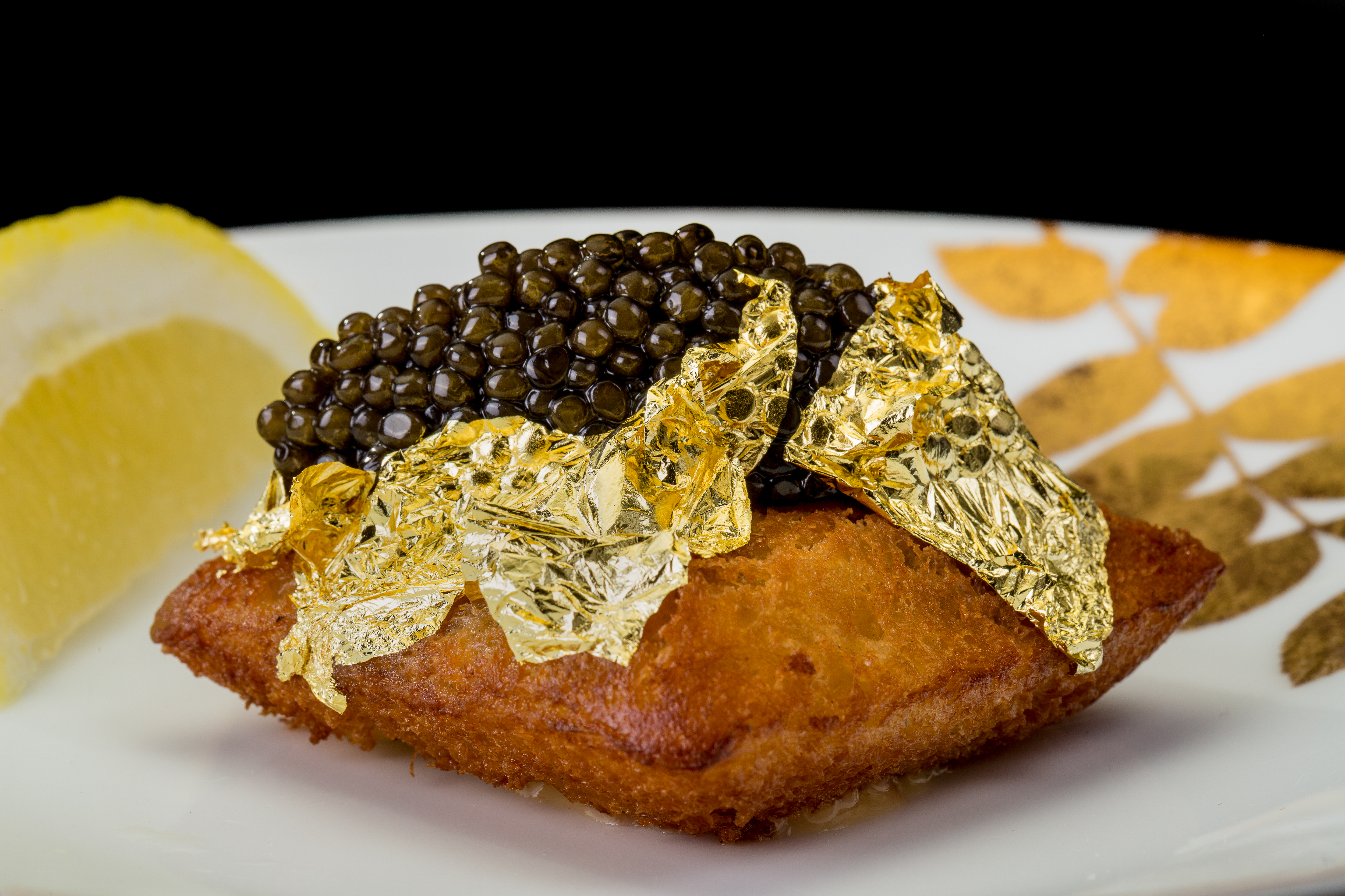 Almohadilla de ostras Belon, puré de lomo y caviar Oscietra