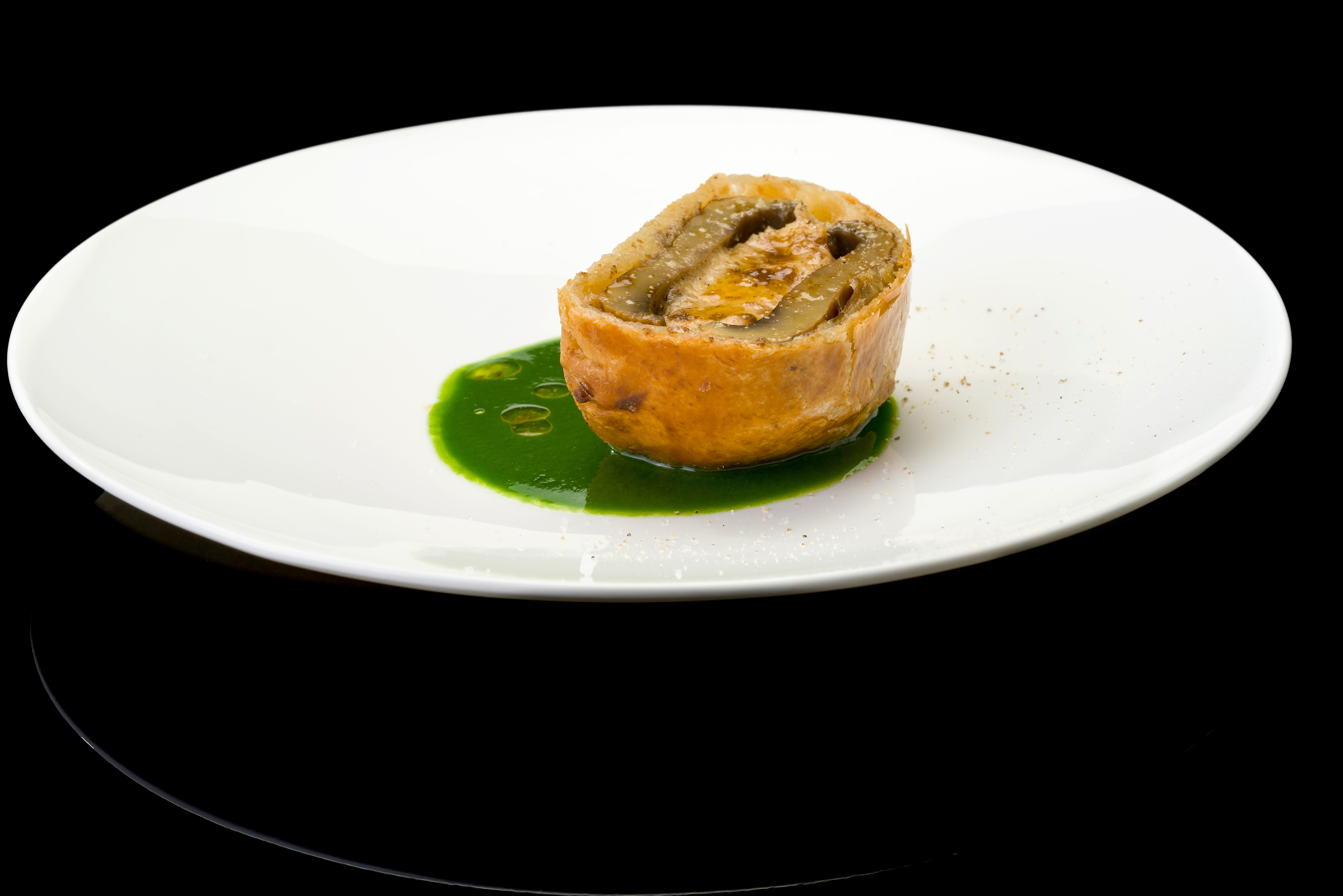 Champiñones en hojaldre rellenos de solomillo y lomo