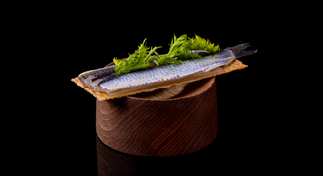 Anchoa sobre crujiente de grasa Joselito