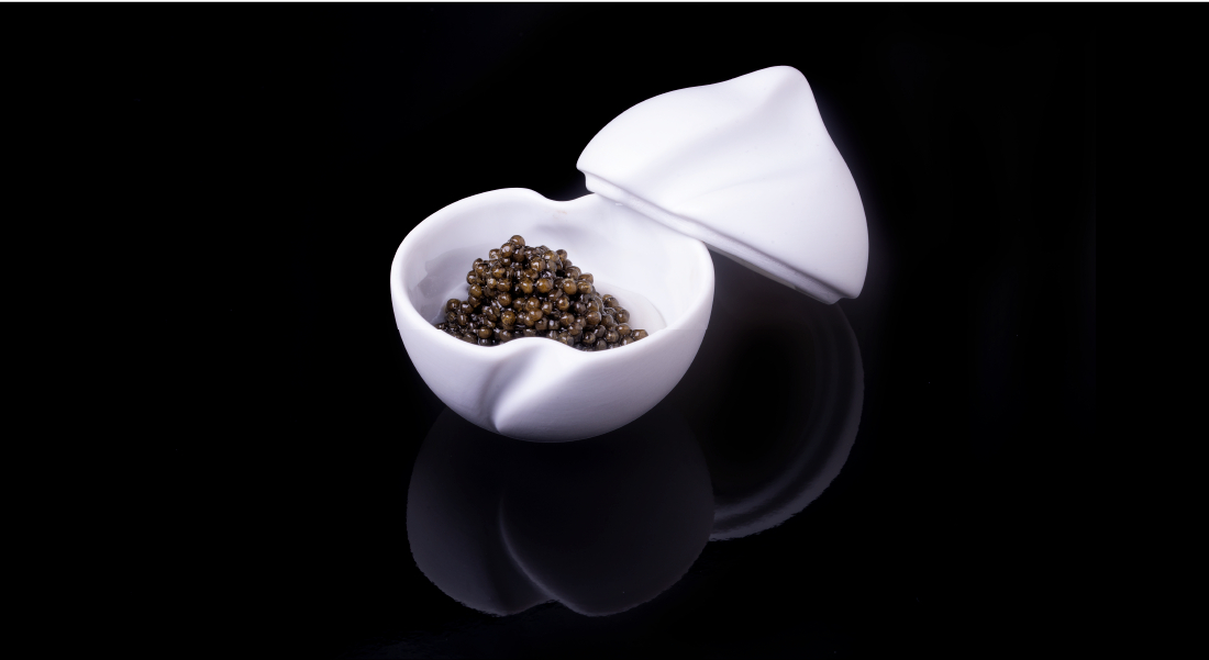 Caviar beluga imperial sobre grasa de chuleta Joselito texturizada